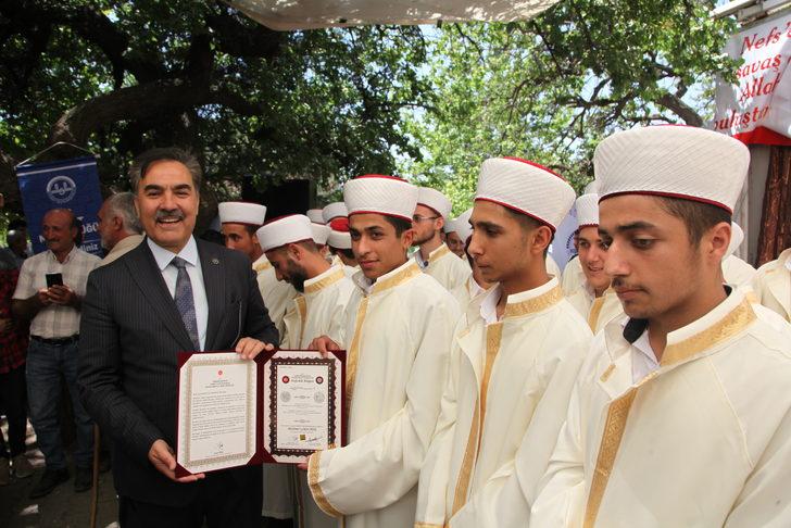 Ahlat'ta hafızlık eğitimini tamamlayan 83 öğrenci için tören düzenlendi G4
