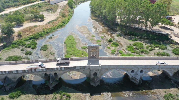 Edirne'de sıcak hava nedeniyle debisi düşen Tunca ve Meriç nehirleri dip seviyede akıyor G2