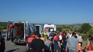 Kütahya’da işçi servisinin devrilmesi sonucu 11 kişi yaralandı