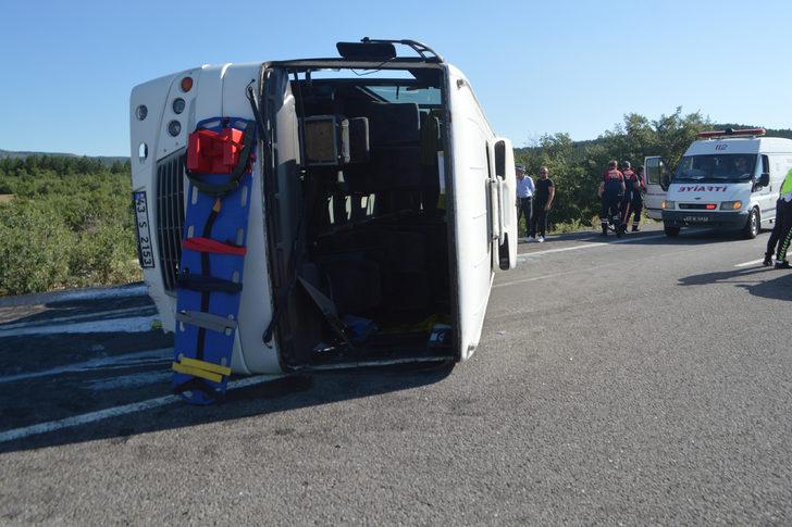 Kütahya’da işçi servisinin devrilmesi sonucu 11 kişi yaralandı G2