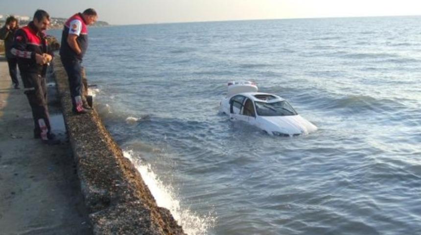Denize u&ccedil;an otomobilde, kemerini a&ccedil;amayınca boğuldu