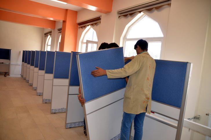 Muş'ta okullara mobilya üreten teknik lise 7 ayda yaklaşık 2 milyon lira ciro yaptı G3