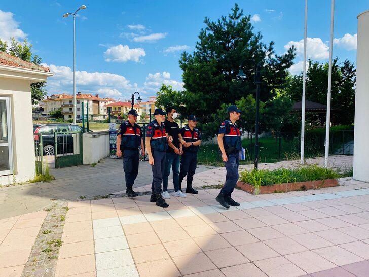 Kendisini jandarma olarak tanıtarak dolandırıcılık yapan kişi tutuklandı G3