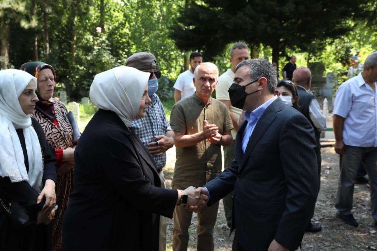 AK Parti'li Ayşe Keşir'in vefat eden teyzesi D&uuml;zce'de toprağa verildi
