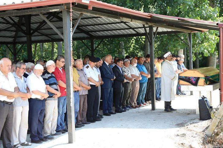AK Parti'li Ayşe Keşir'in vefat eden teyzesi Düzce'de toprağa verildi G2