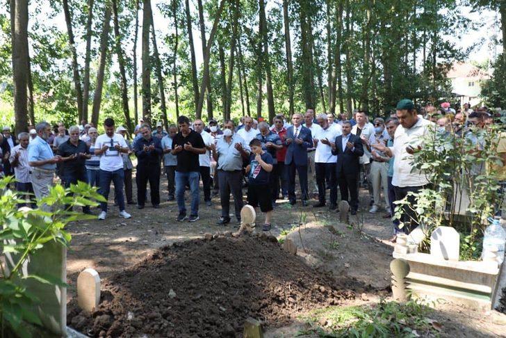 AK Parti'li Ayşe Keşir'in vefat eden teyzesi Düzce'de toprağa verildi G4