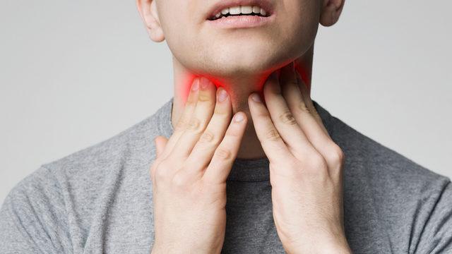 Bademcik şişmesine ne iyi gelir, evde doğal ve bitkisel yollardan nasıl geçer? Bademcik şişmesine iyi gelen şeyler nelerdir?