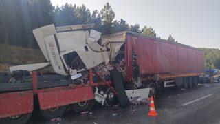 Afyonkarahisar'da iki tırın çarpıştığı kazada 7 kişi yaralandı