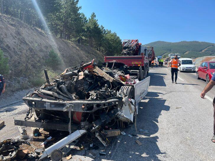 Afyonkarahisar'da iki tırın çarpıştığı kazada 7 kişi yaralandı G2