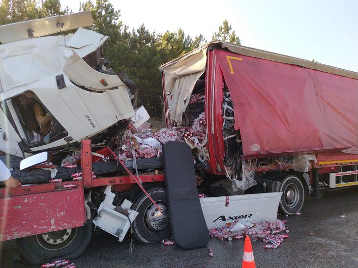 Afyonkarahisar'da iki tırın çarpıştığı kazada 7 kişi yaralandı G3