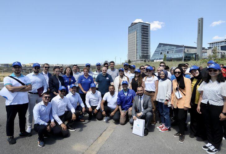 Bakan Varank, TEKNOFEST Robotaksi Binek Otonom Araç Yarışması'na katılan araçları inceledi: G5