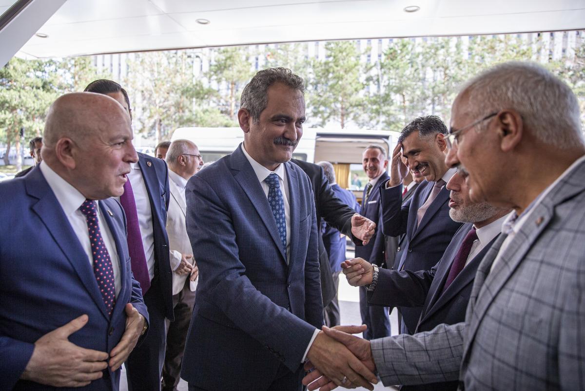 Bakan &Ouml;zer, Erzurum'da "Eğitim &Ouml;ğretim Yılı Hazırlık Toplantısı"nda konuştu: (2)