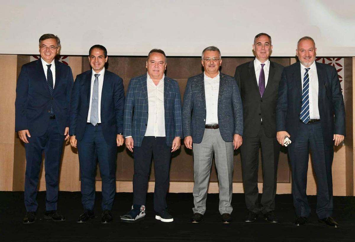 Antalya salgın sonrası g&uuml;nl&uuml;k yabancı turist rekorunu kırdı