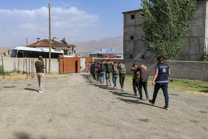 Van'da 14 düzensiz göçmen yakalandı G5