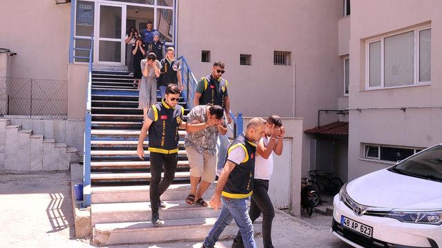 GÜNCELLEME - Muğla'da evden ziynet eşyaları çaldıkları iddiasıyla 5 şüpheli yakalandı