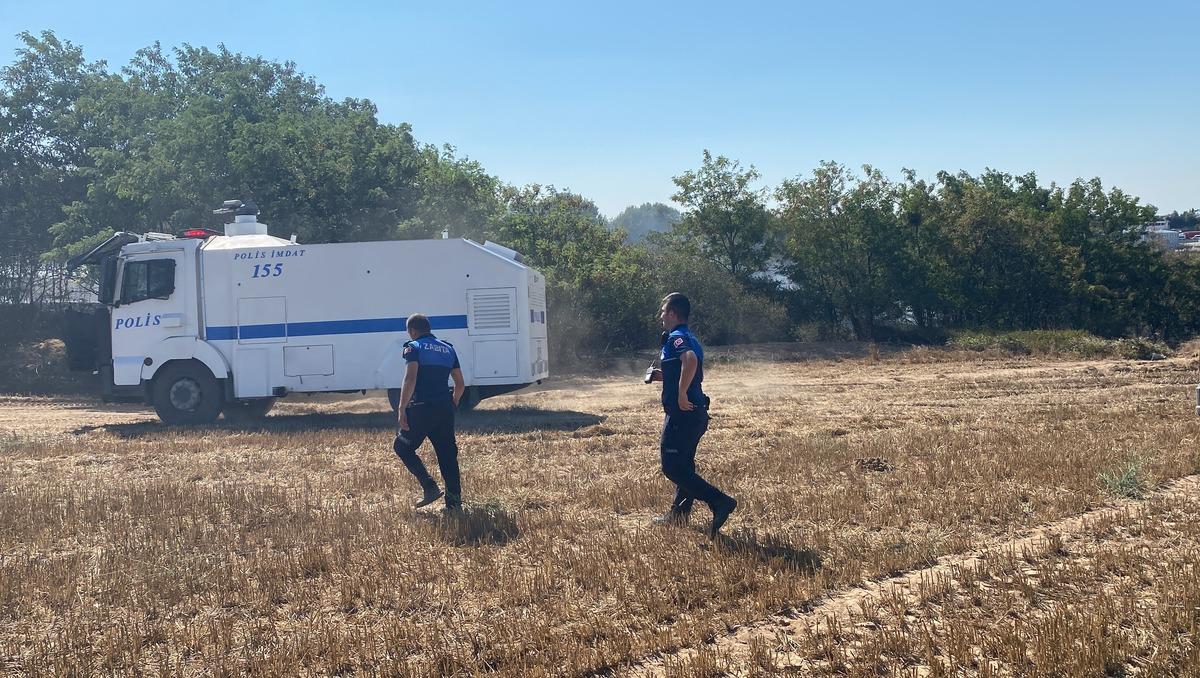 Tekirdağ'da buğday tarlası ve ormanlık alanda &ccedil;ıkan yangın s&ouml;nd&uuml;r&uuml;ld&uuml;