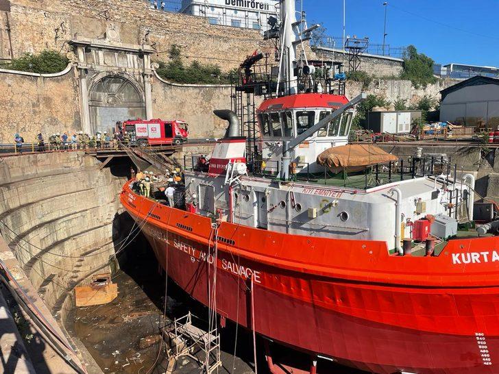 Beyoğlu'nda tersanedeki römorkörde çıkan yangın söndürüldü G2