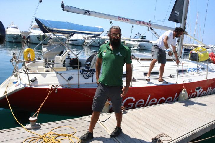 GÜNCELLEME - Tekneye taciz girişiminde bulunan Yunan botunu Türk Sahil Güvenlik botu uzaklaştırdı G4