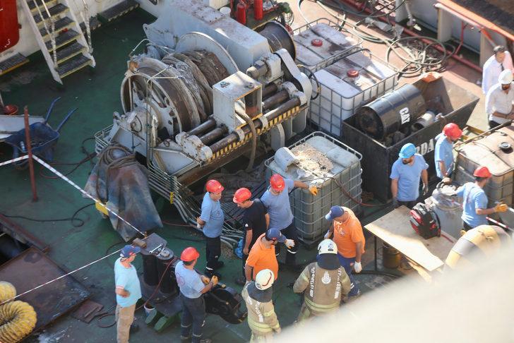 Beyoğlu'nda tersanedeki römorkörde çıkan yangın söndürüldü G5
