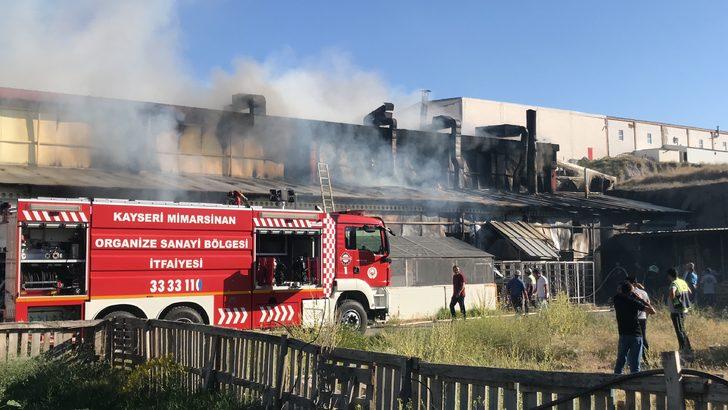 Kayseri'de bir fabrikada çıkan yangına müdahale ediliyor G2