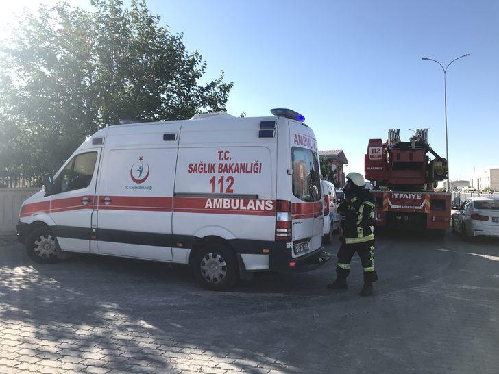 Kayseri'de bir fabrikada çıkan yangına müdahale ediliyor G3