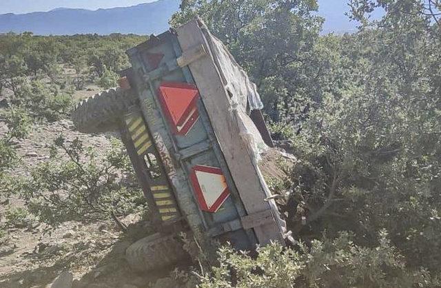 Konya'da devrilen traktördeki kadın öldü, eşi yaralandı