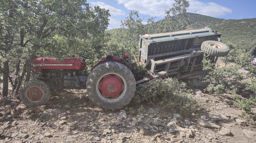 Konya'da devrilen traktördeki kadın öldü, eşi yaralandı