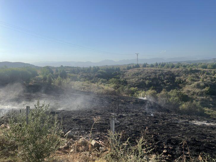 Adana'da çalılıkta çıkan yangın ormana sıçramadan kontrol altına alındı G3
