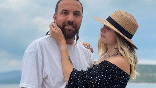 Survivor Sercan Yıldırım'ın eşi Nihan Yıldırım deniz kenarından mini şortlu poz verdi!