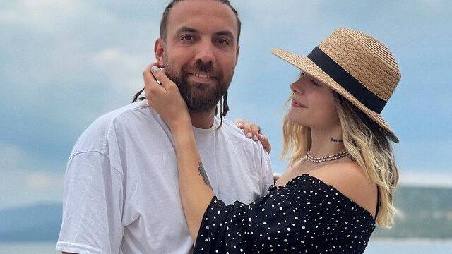 Survivor Sercan Yıldırım'ın eşi Nihan Yıldırım deniz kenarından mini şortlu poz verdi!