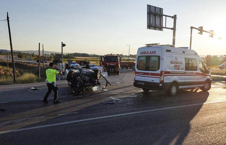 Çorum'da iki otomobilin çarpıştığı kazada 4 kişi yaralandı G2