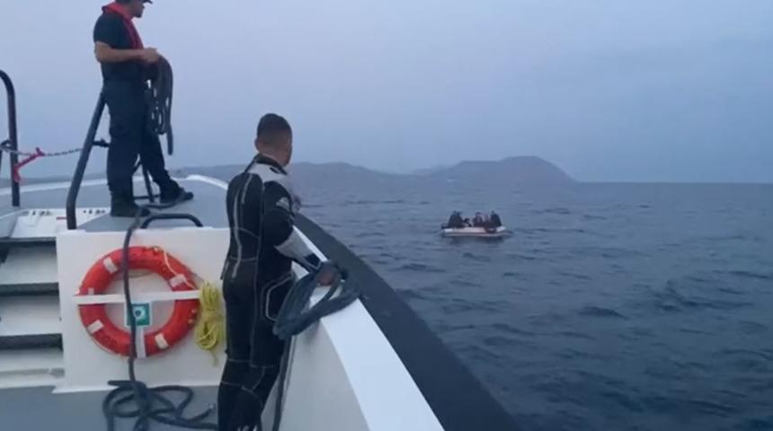 Çanakkale açıklarında 10 düzensiz göçmen kurtarıldı