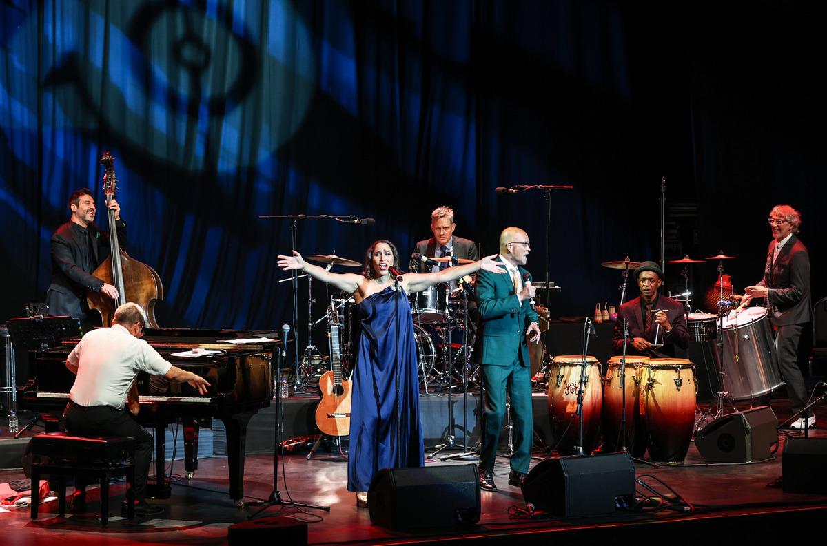 Pink Martini İstanbul'da konser verdi