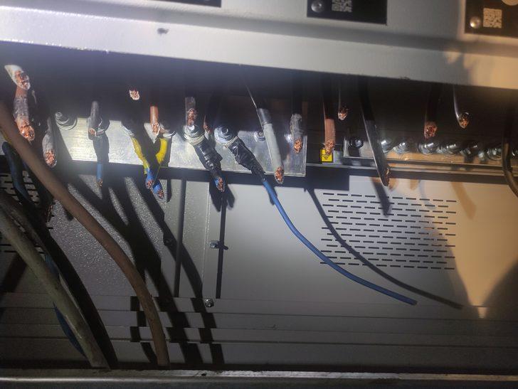 Osmaniye'de trafonun kablolarının çalınması nedeniyle çok sayıda ev karanlıkta kaldı G5