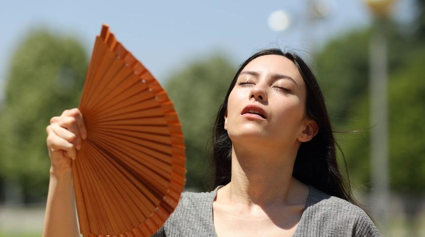 En sıcak g&uuml;n bug&uuml;n: İstanbul kavrulacak! Ankara, İzmir... Termometreler bu illerde 40 dereceyi aşıyor; işte g&uuml;n&uuml;n hava durumu