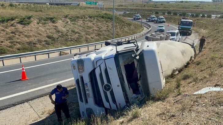 Başakşehir'de devrilen beton mikserinin şoförü ağır yaralandı G3