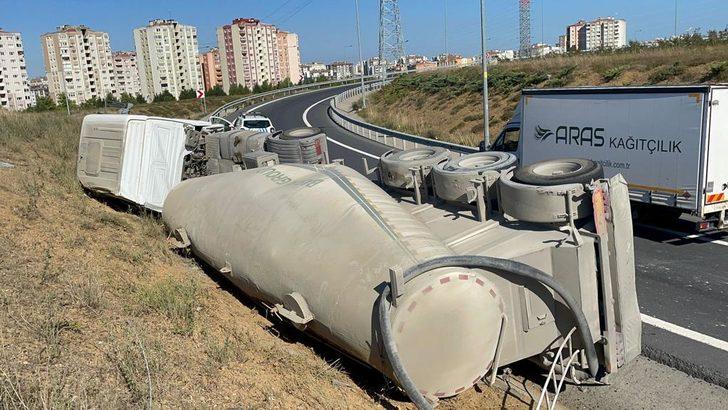 Başakşehir'de devrilen beton mikserinin şoförü ağır yaralandı G4