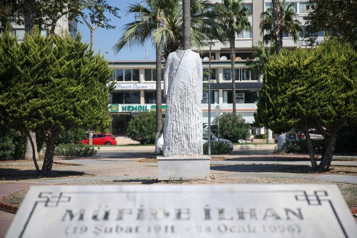 Mersin sahilindeki kadın belediye başkanı heykelinin baş ve elleri kırıldı G1