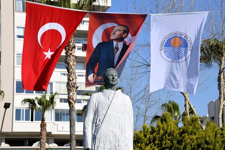 Mersin sahilindeki kadın belediye başkanı heykelinin baş ve elleri kırıldı G2