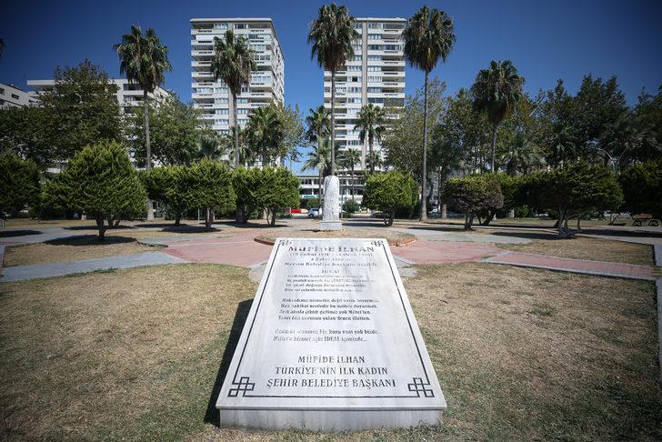 Mersin sahilindeki kadın belediye başkanı heykelinin baş ve elleri kırıldı G4