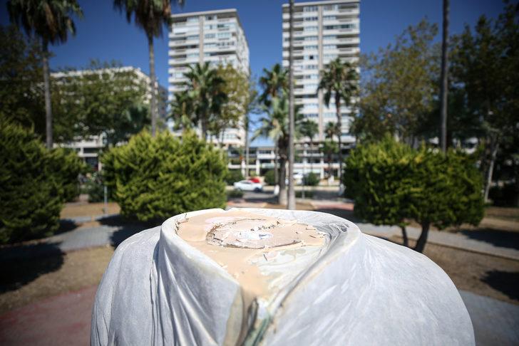 Mersin sahilindeki kadın belediye başkanı heykelinin baş ve elleri kırıldı G5