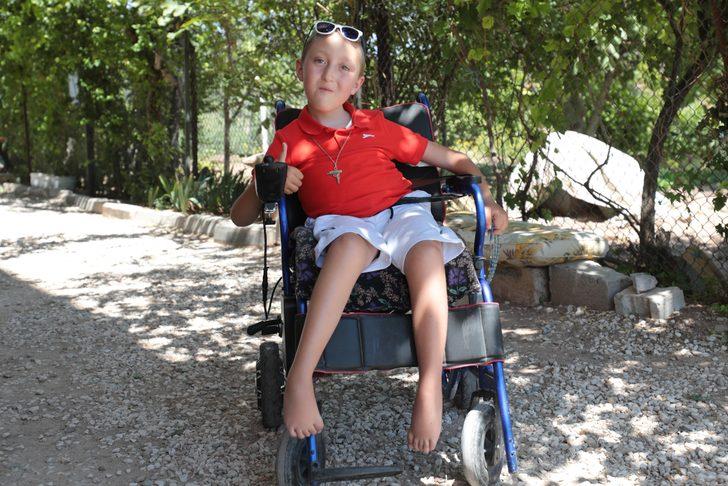 Aksaray'da DMD hastası 10 yaşındaki çocuğa doğum günü kutlaması G4