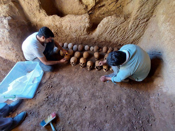 Adıyaman'da bin 600 yıllık 27 iskelet bulundu G3