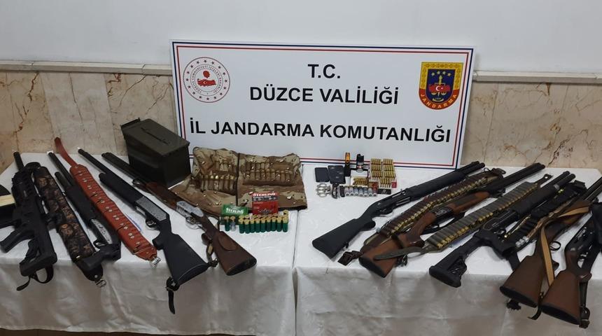 Düzce'de 3 kişinin öldüğü silahlı saldırıyla ilgili 8 zanlı tutuklandı