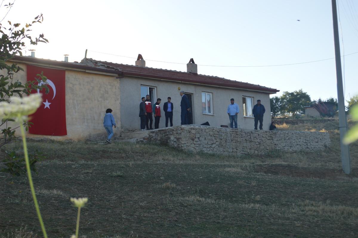 Şehit C&uuml;neyt Taşy&uuml;rek'in ailesine acı haber verildi