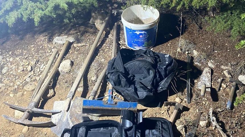 Antalya'da izinsiz kazı yapan 3 kişi suçüstü yakalandı