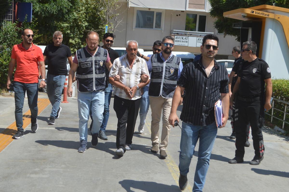 G&Uuml;NCELLEME - Kırklareli'nde &uuml;vey babasını bı&ccedil;aklayarak &ouml;ld&uuml;ren gen&ccedil; ile dedesi adliyede