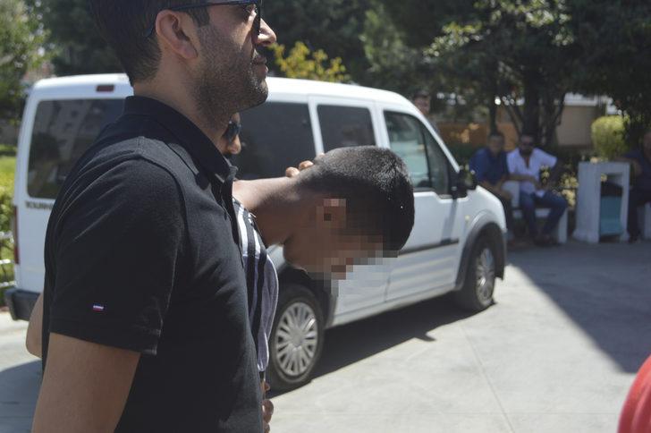 GÜNCELLEME - Kırklareli'nde üvey babasını bıçaklayarak öldüren genç ile dedesi adliyede G2