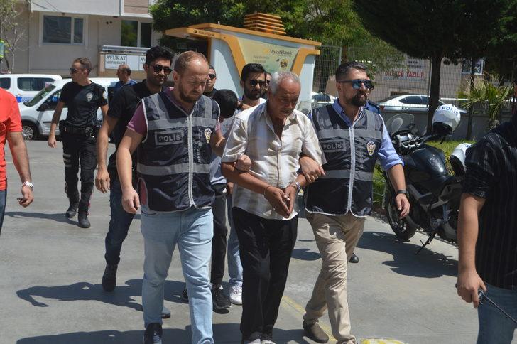 GÜNCELLEME - Kırklareli'nde üvey babasını bıçaklayarak öldüren genç ile dedesi adliyede G4