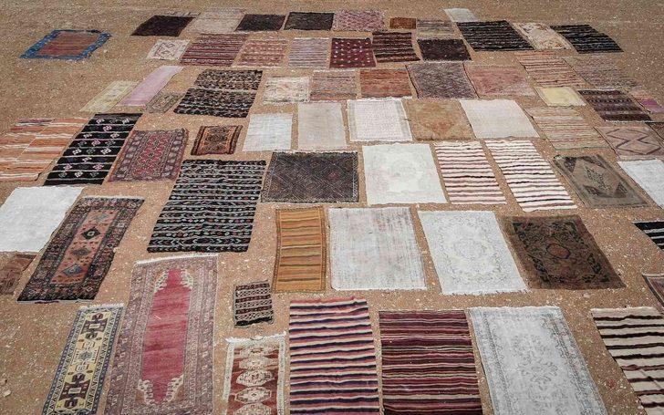 Antalya’da binlerce dolar değerinde halılar temizlenmek için tarlaya serildi! Hırsızlardan korumak için başında nöbet tutuyorlar G4